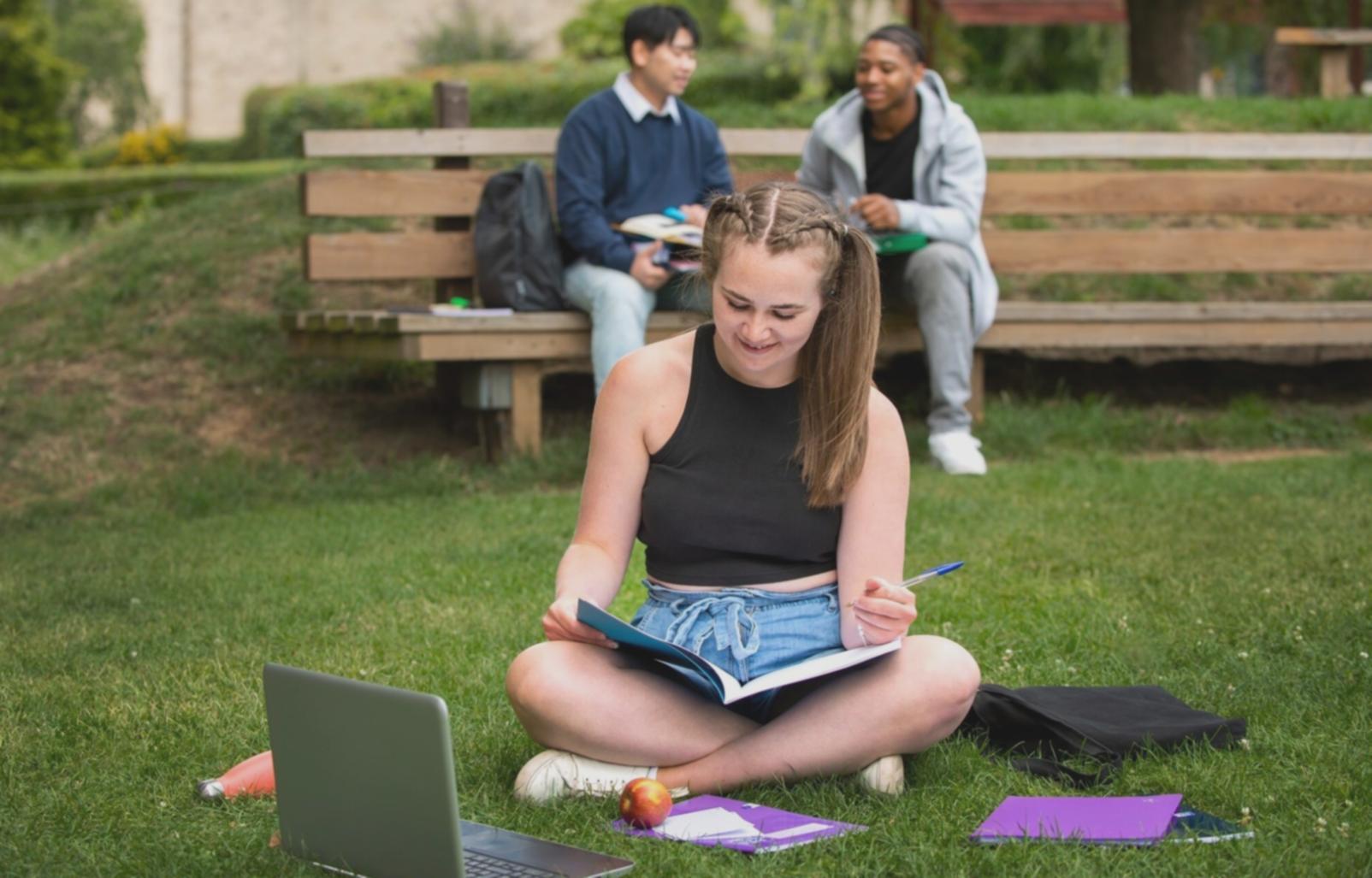 Schermo con codice di applicazione mobile in sviluppo